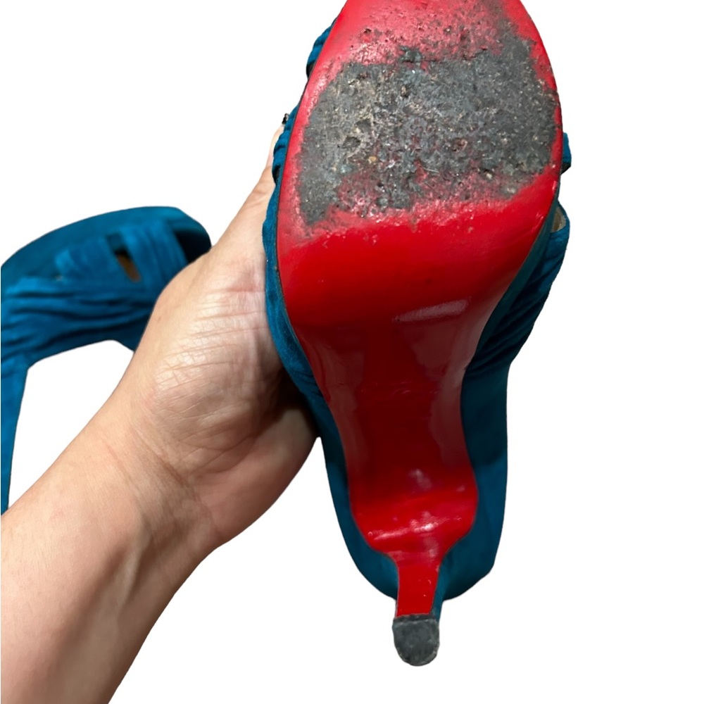Christian Louboutin - Picture 2 of 5